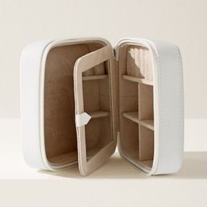 NEW! Chico's Jewelry Travel Storage Organizer Case 2.25” x 5.25” White/Cream